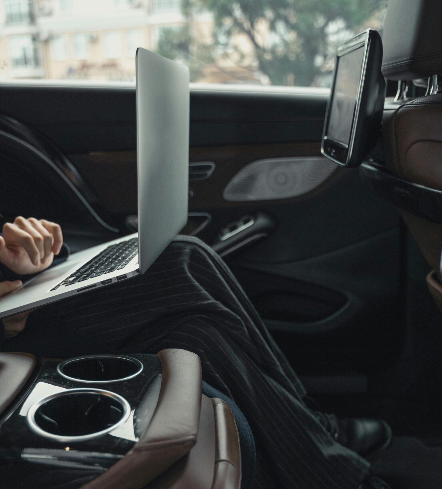 our chauffeur services are perfect for your business travel needs